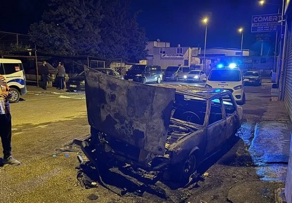 Mersin’de park halindeki 5 araç kundaklandı: O anlar kamerada!